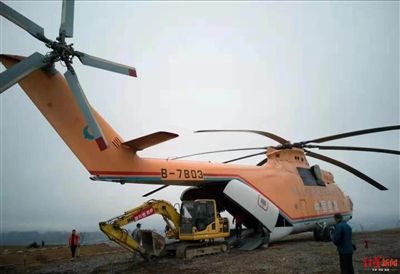 凉山最后的“无公路村”修路 “巨无霸”直升机空运挖掘机进现场